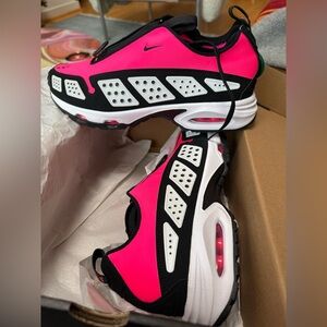 Hot pink, black and white Nike Air Max Women 9.5